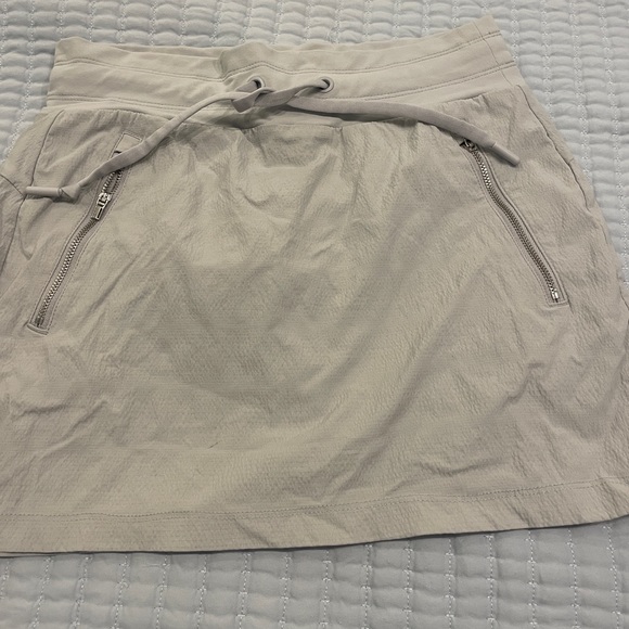 Athleta Trekkie Grey Skort Size 0 - Preowned - Picture 1 of 3